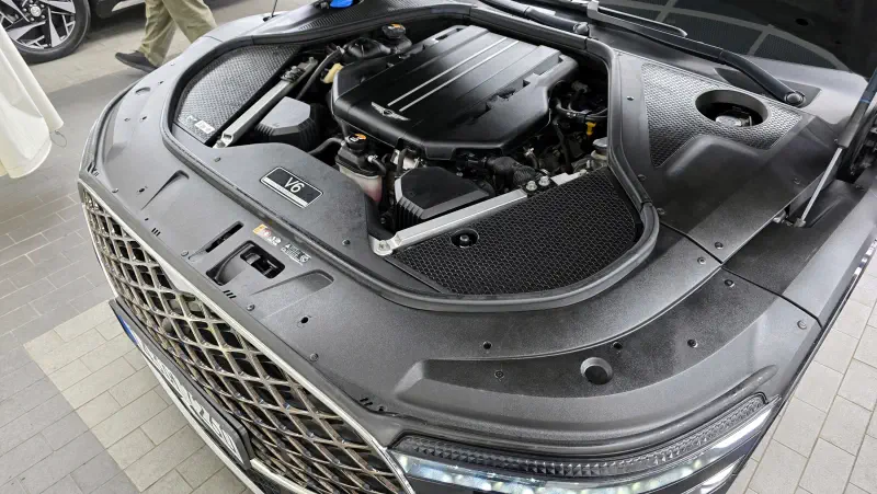 Genesis G90