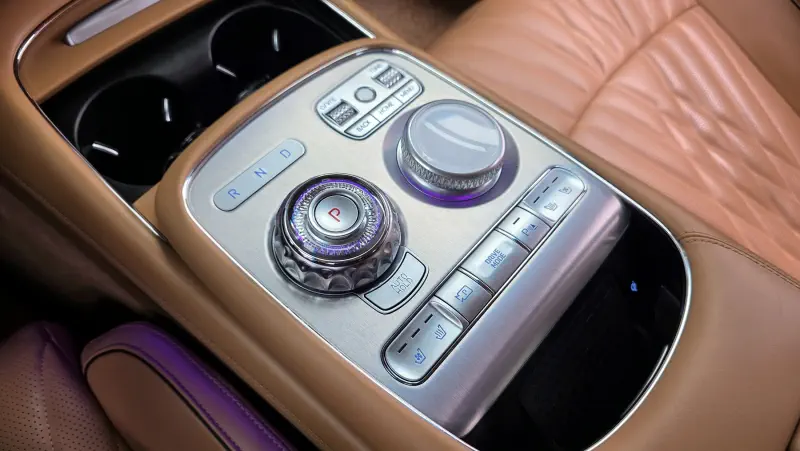 Genesis G90