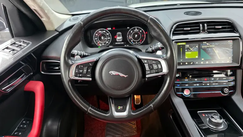 Jaguar F-PACE