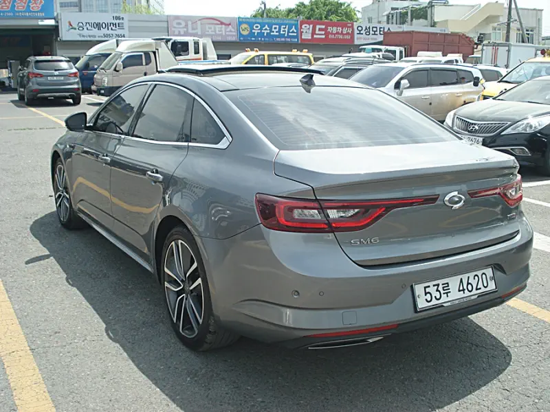 Renault SM6