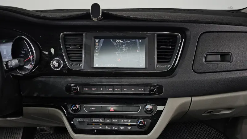 Kia Carnival