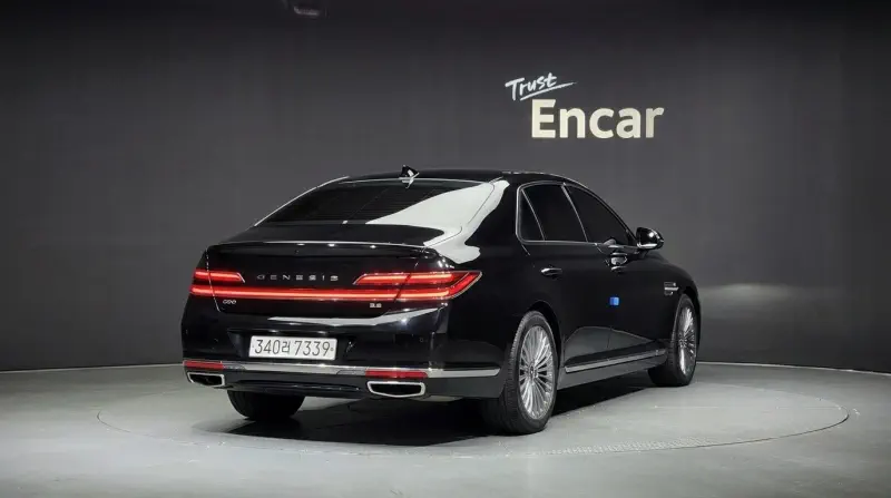 Genesis G90