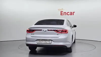 Renault SM6