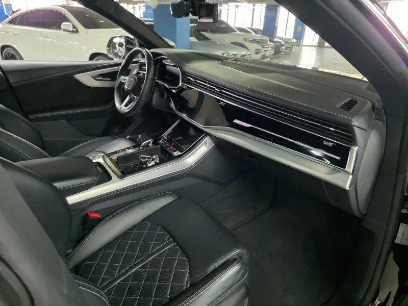 Audi Q8