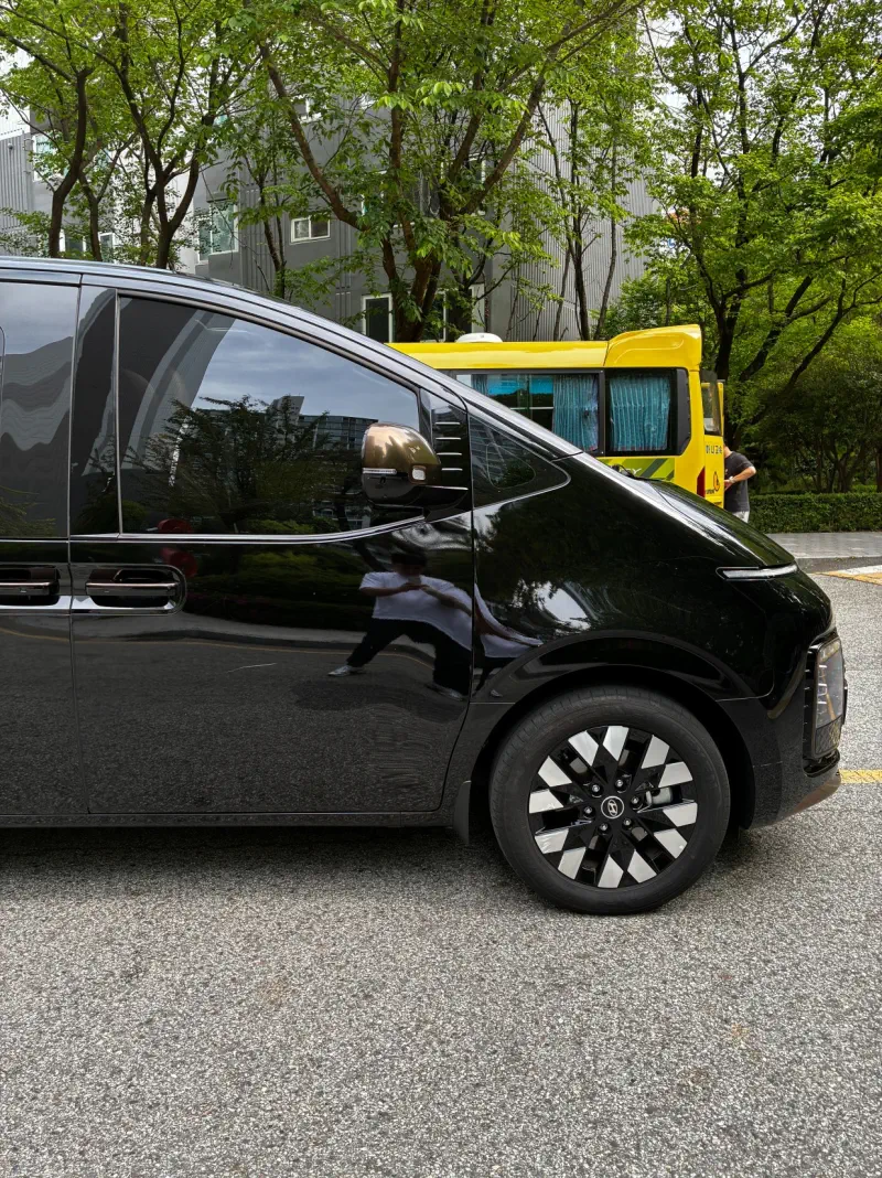 Hyundai Staria