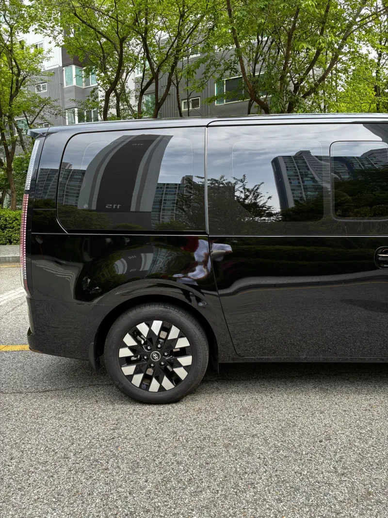 Hyundai Staria
