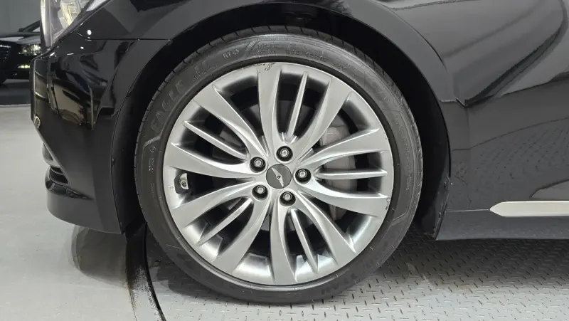 Hyundai Genesis