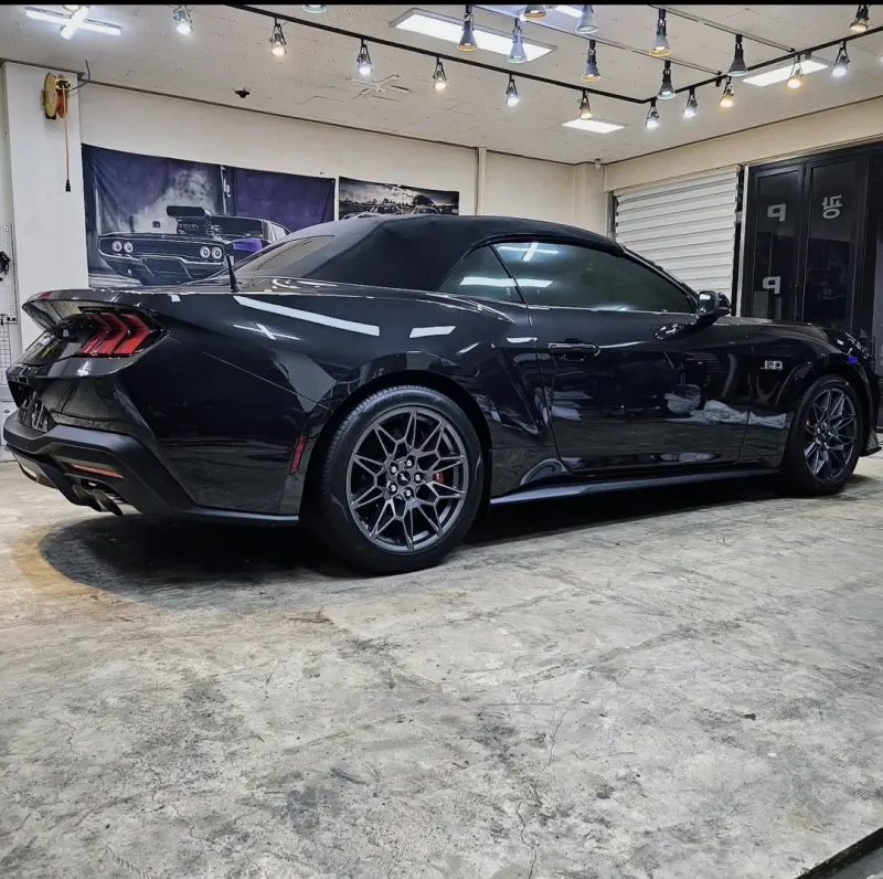 Ford MUSTANG