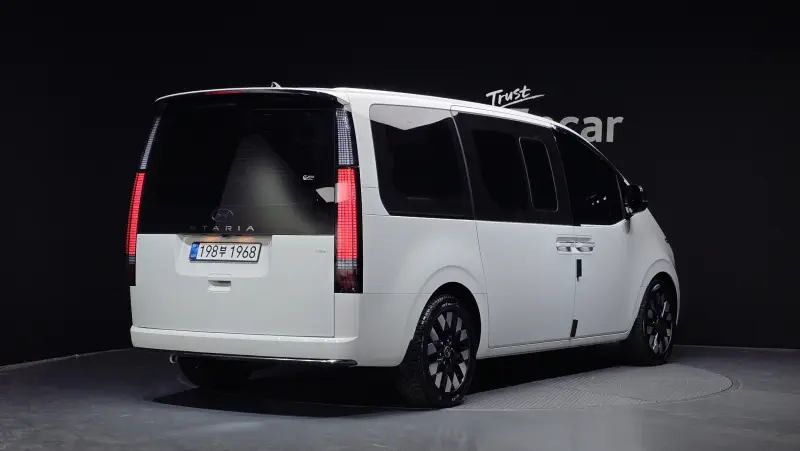 Hyundai Staria
