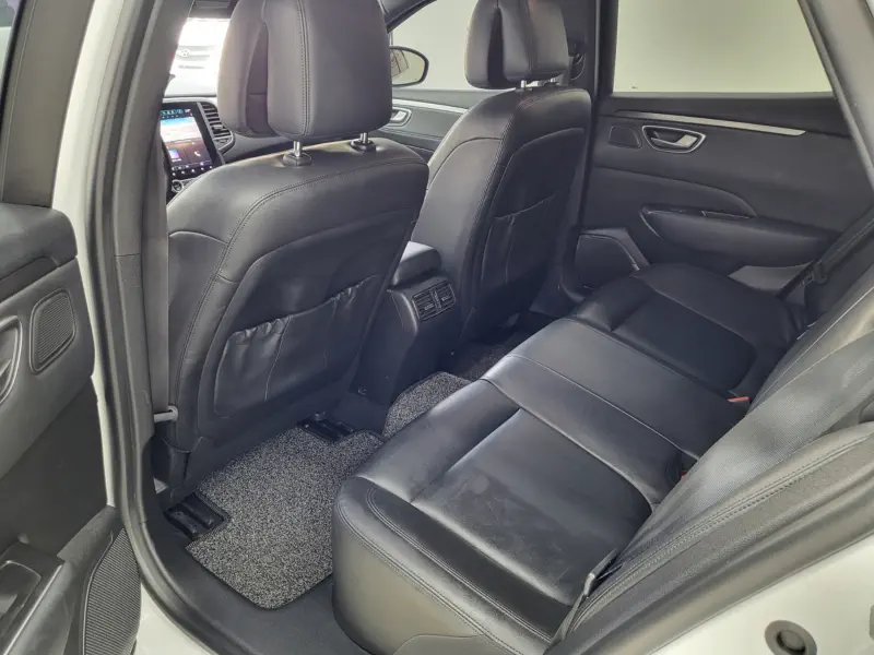 Renault SM6