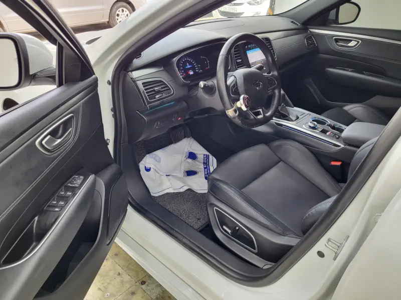 Renault SM6