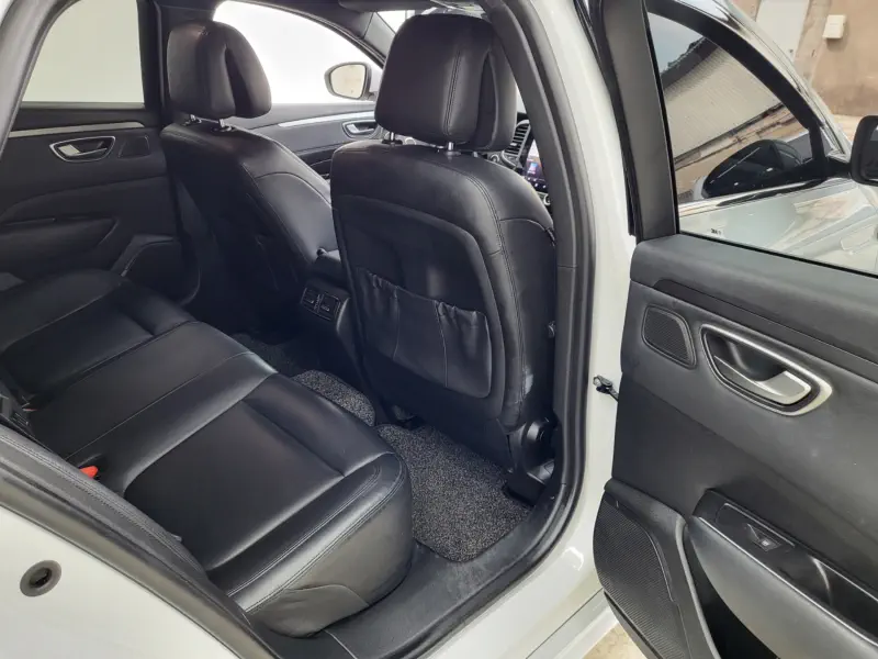 Renault SM6