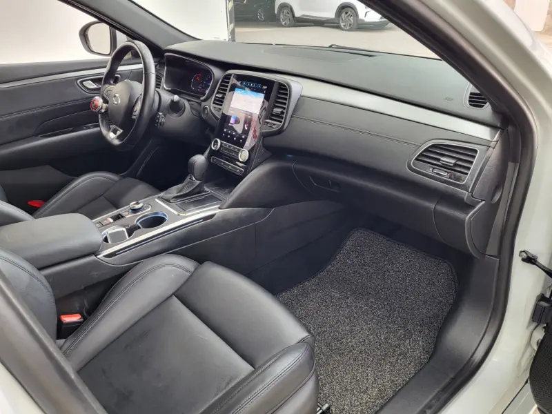 Renault SM6