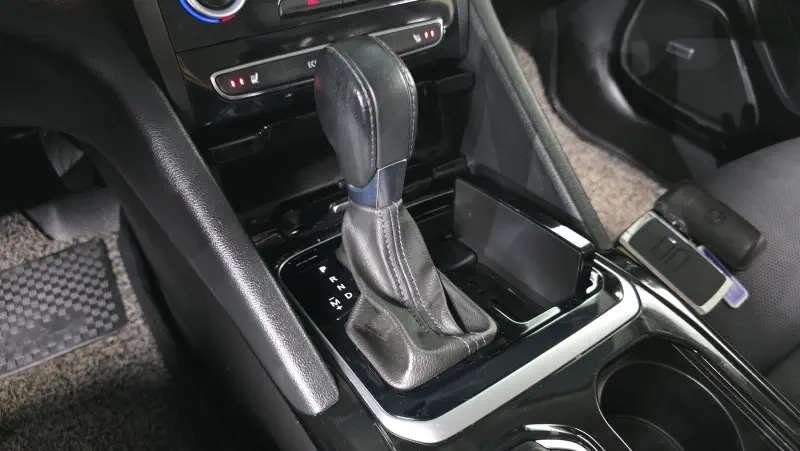 Renault SM6