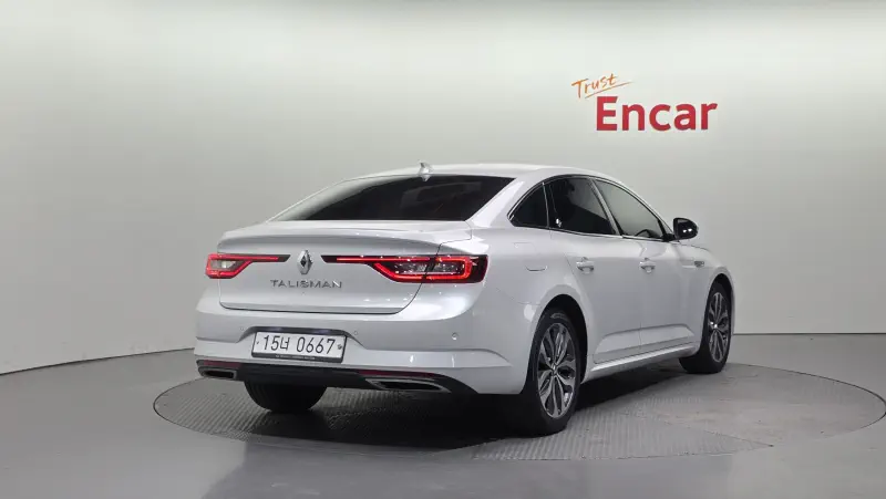 Renault SM6