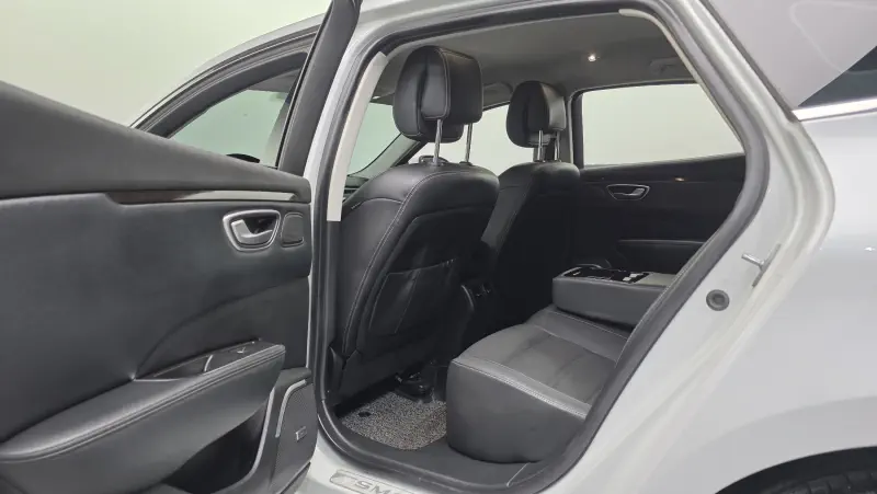 Renault SM6