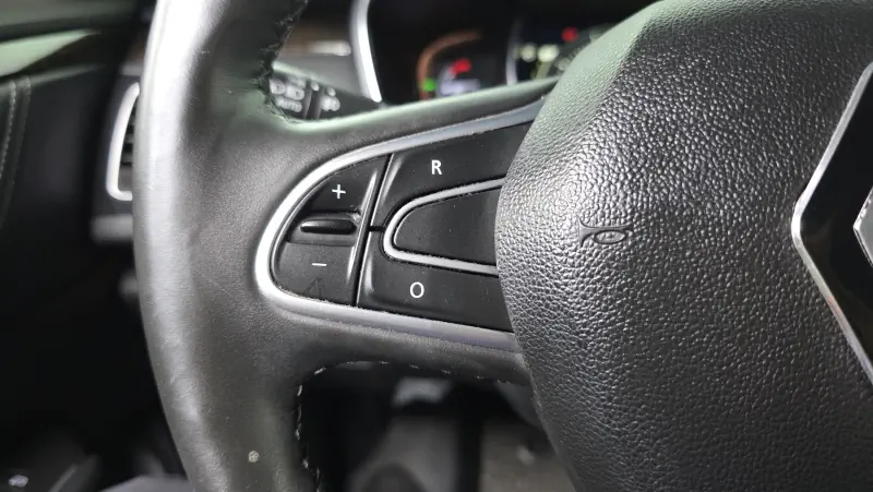 Renault SM6