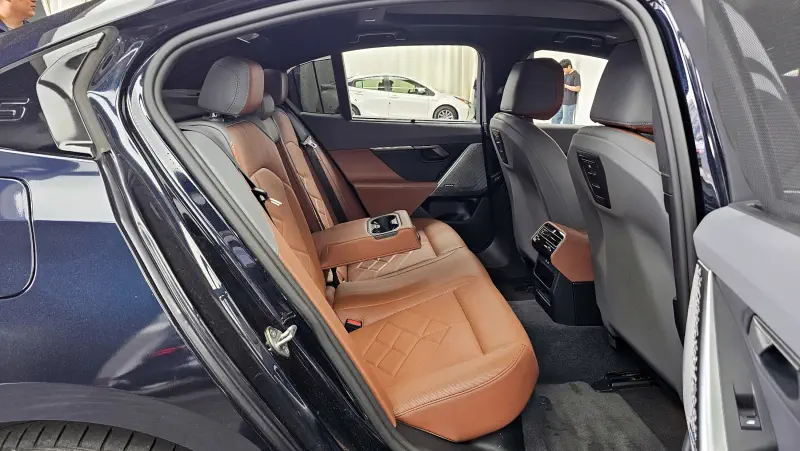 BMW i5