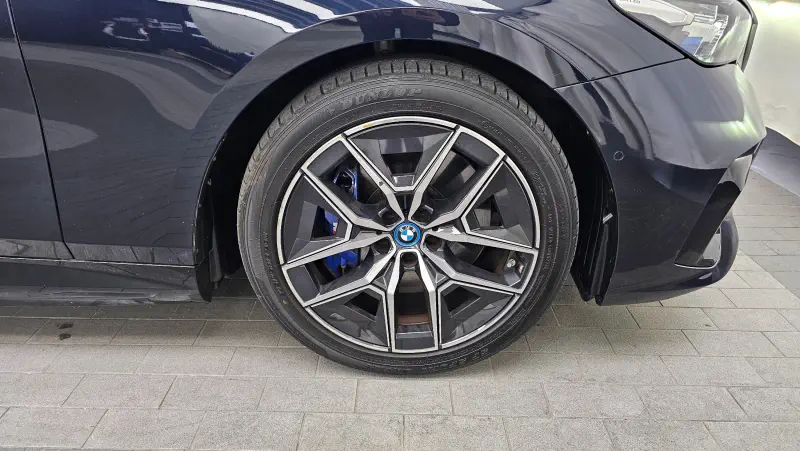 BMW i5