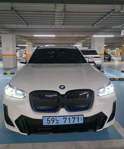 BMW iX3