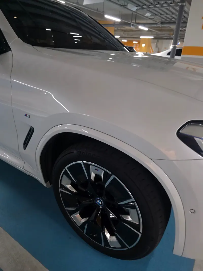 BMW iX3