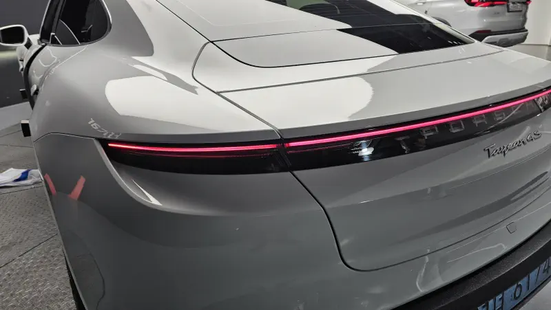 Porsche TAYCAN