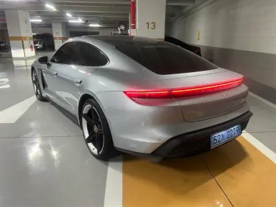 Porsche TAYCAN