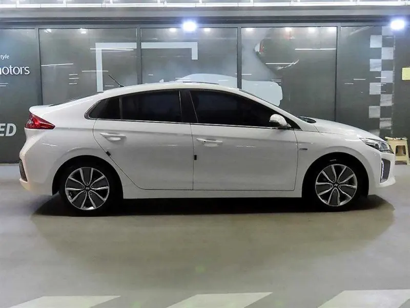Hyundai Ioniq