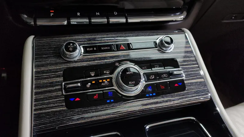 Lincoln AVIATOR