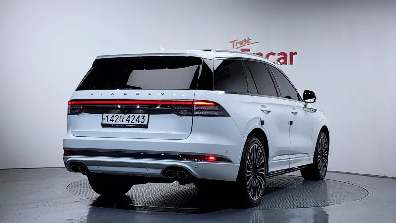 Lincoln AVIATOR