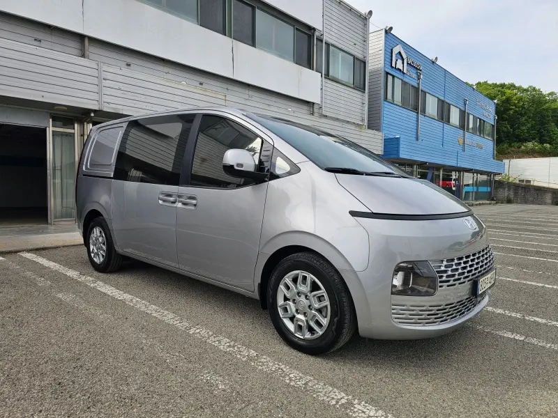Hyundai Staria