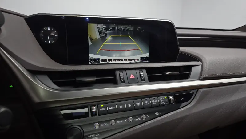 Lexus ES300h