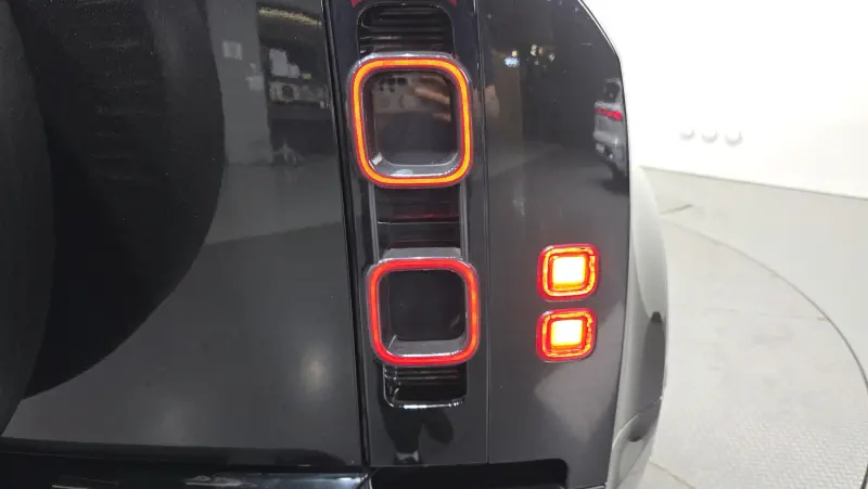 Land Rover DEFENDER