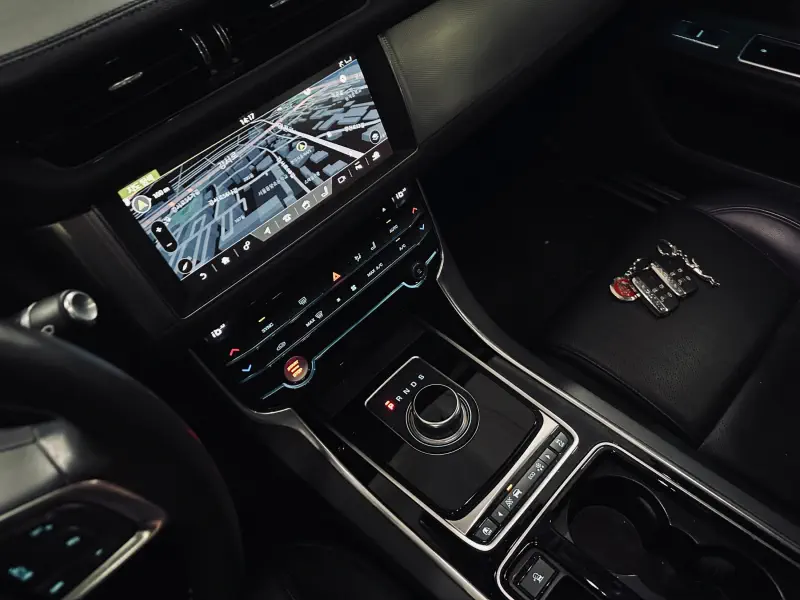 Jaguar XF