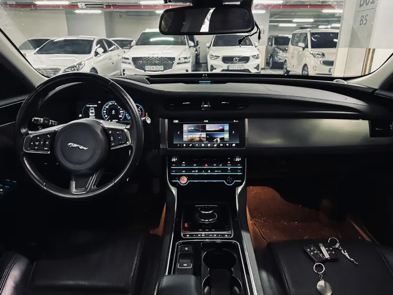 Jaguar XF
