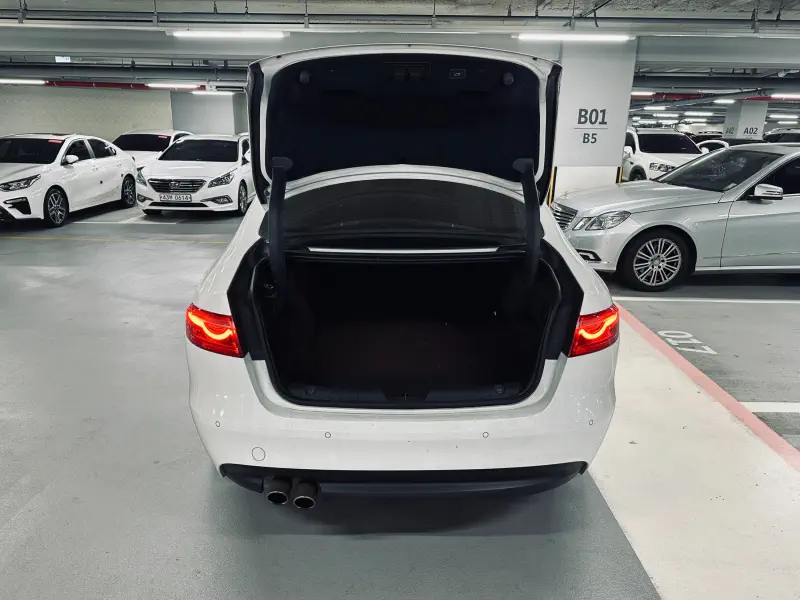 Jaguar XF