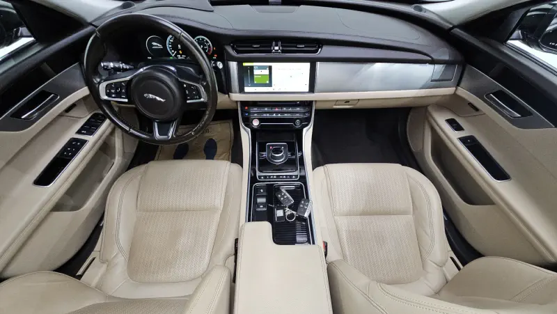 Jaguar XF