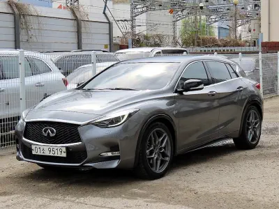 Infiniti Q30