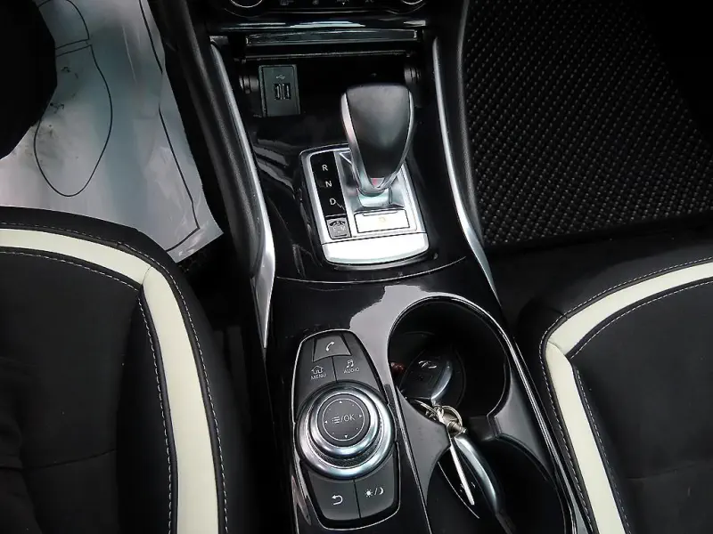 Infiniti Q30