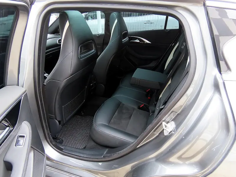 Infiniti Q30