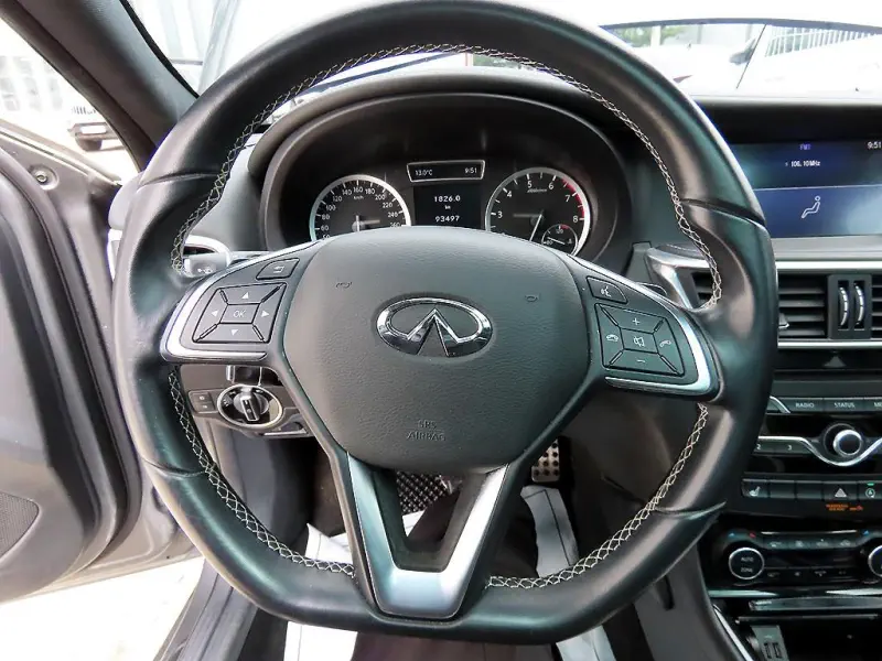 Infiniti Q30