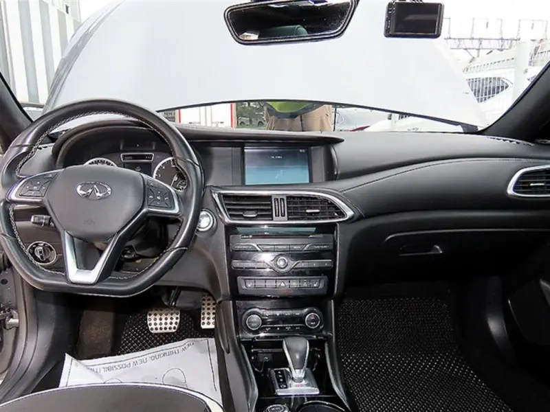 Infiniti Q30