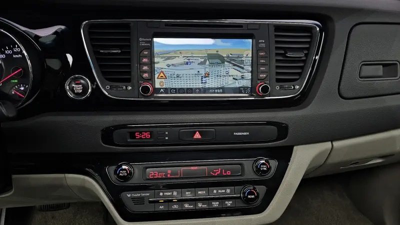 Kia Carnival