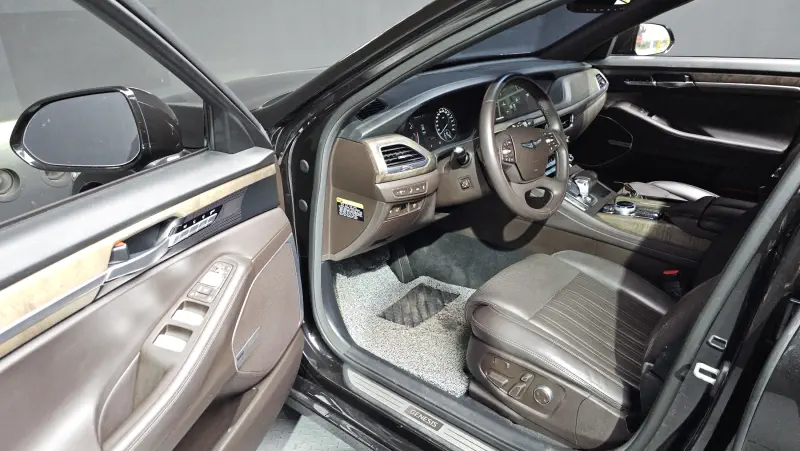 Genesis G90