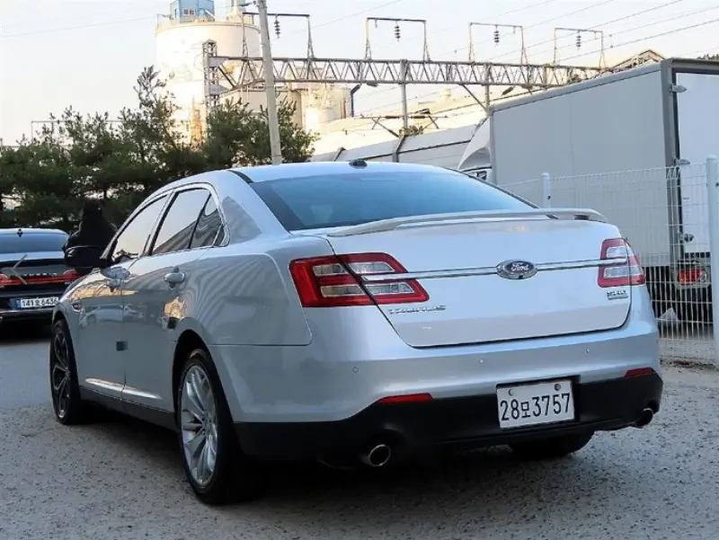 Ford TAURUS