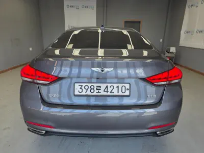 Hyundai Genesis