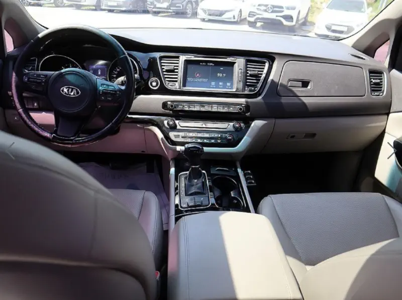 Kia Carnival