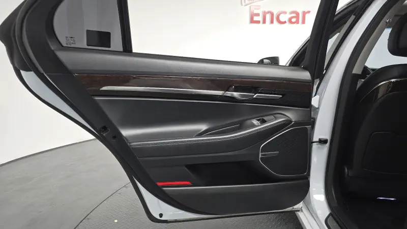 Genesis EQ900