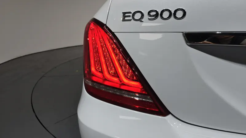 Genesis EQ900