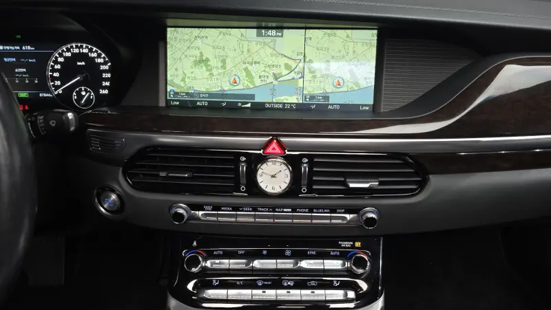 Genesis EQ900